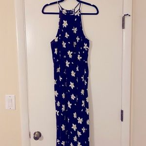 Pretty dress with floral design